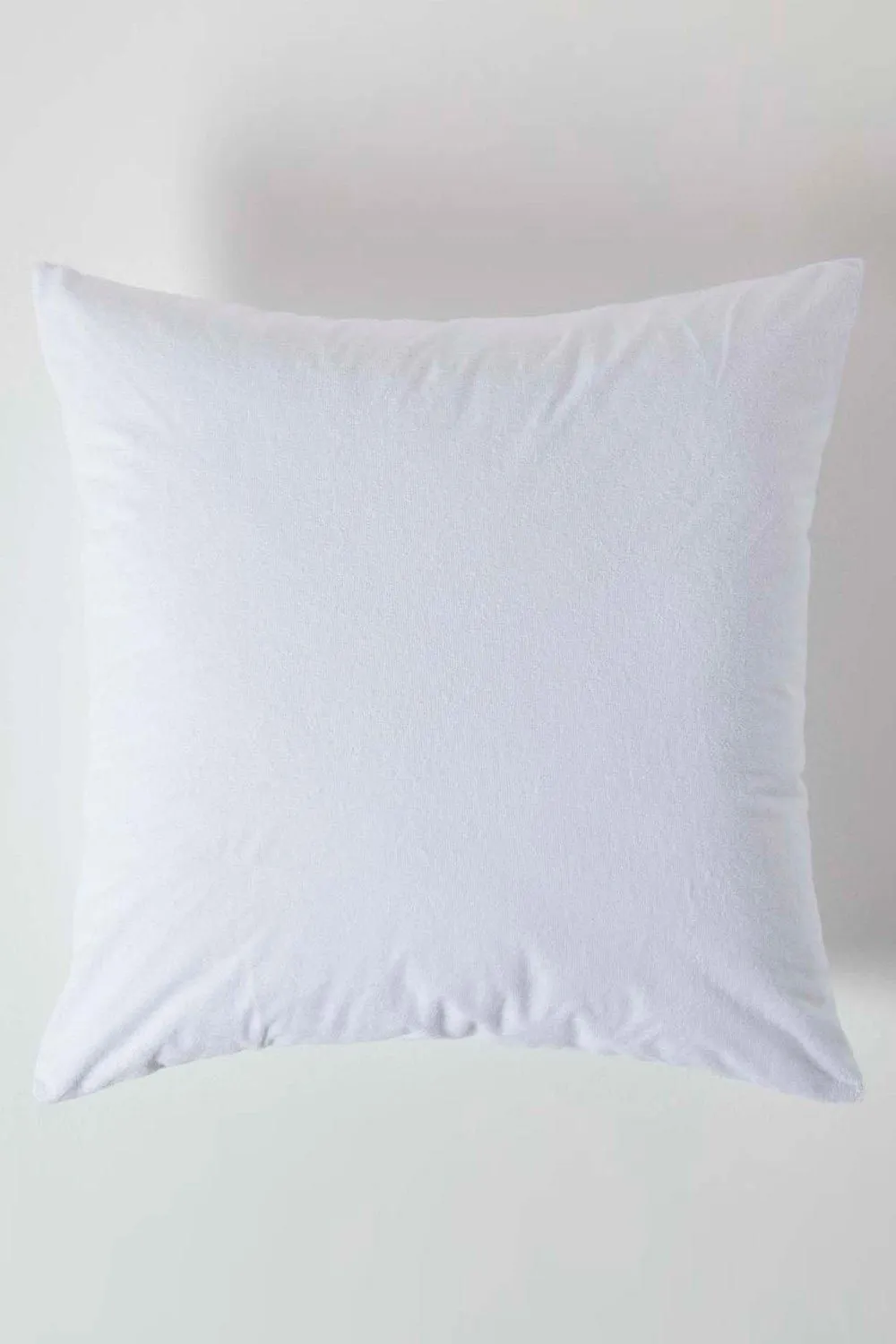 Homescapes Terry Towelling Waterproof Pillow Protectors 65 x 65 cm, Pack of 4 in White 5