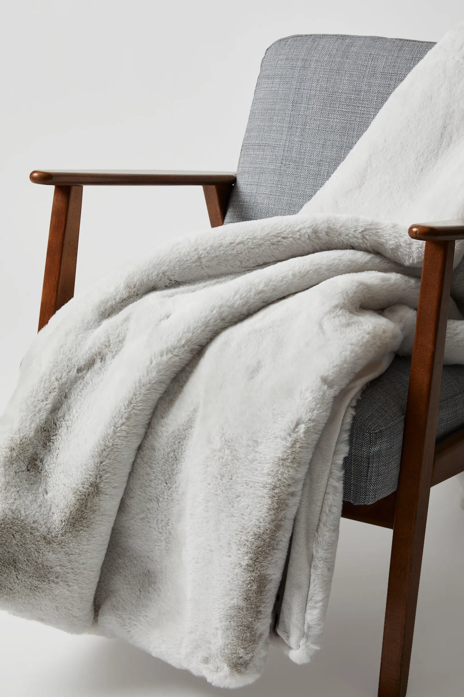 Luxe Faux Fur Throw