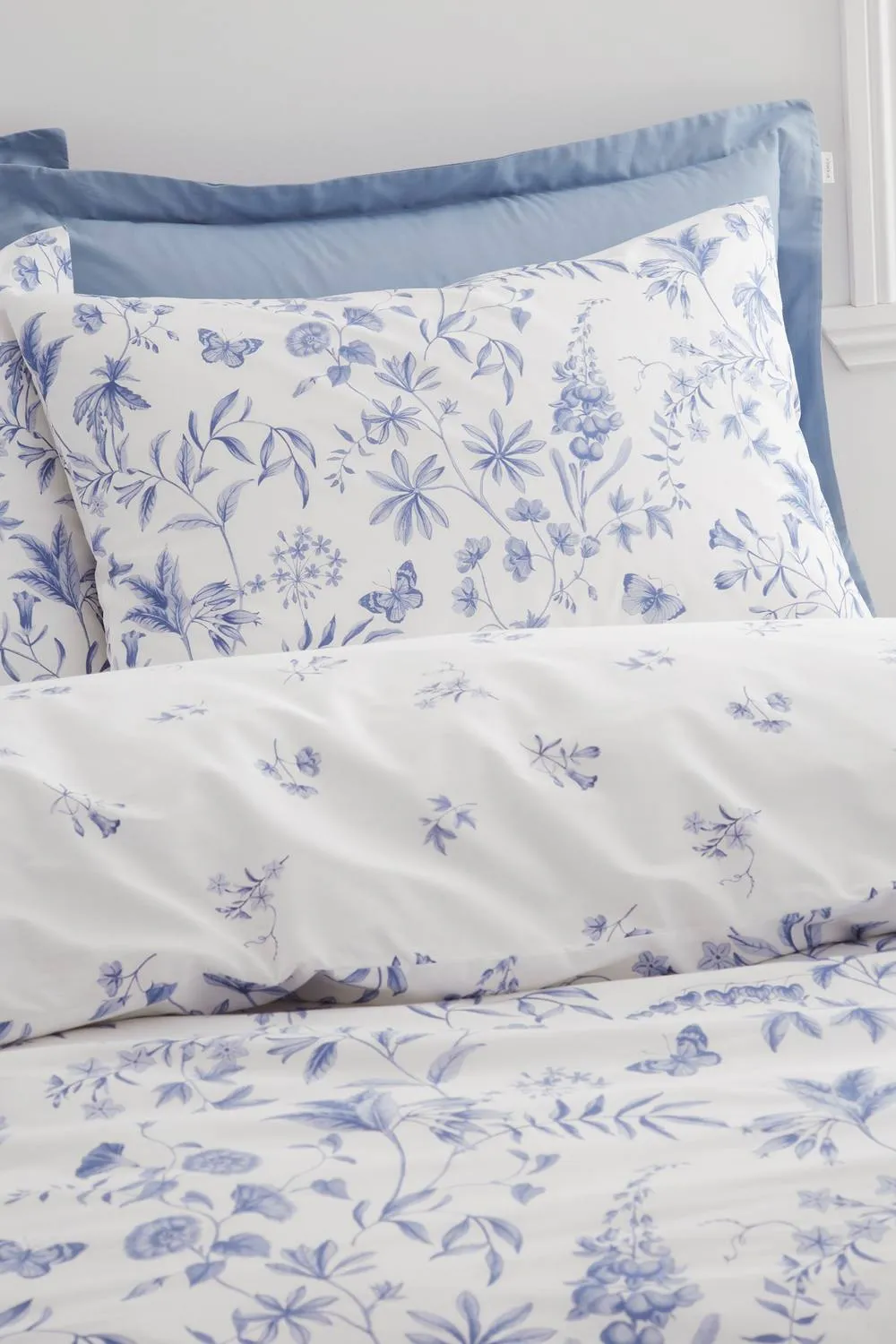 Bianca Thea Floral 200 Thread Count Cotton Reversible Duvet Cover Set in Blue 3