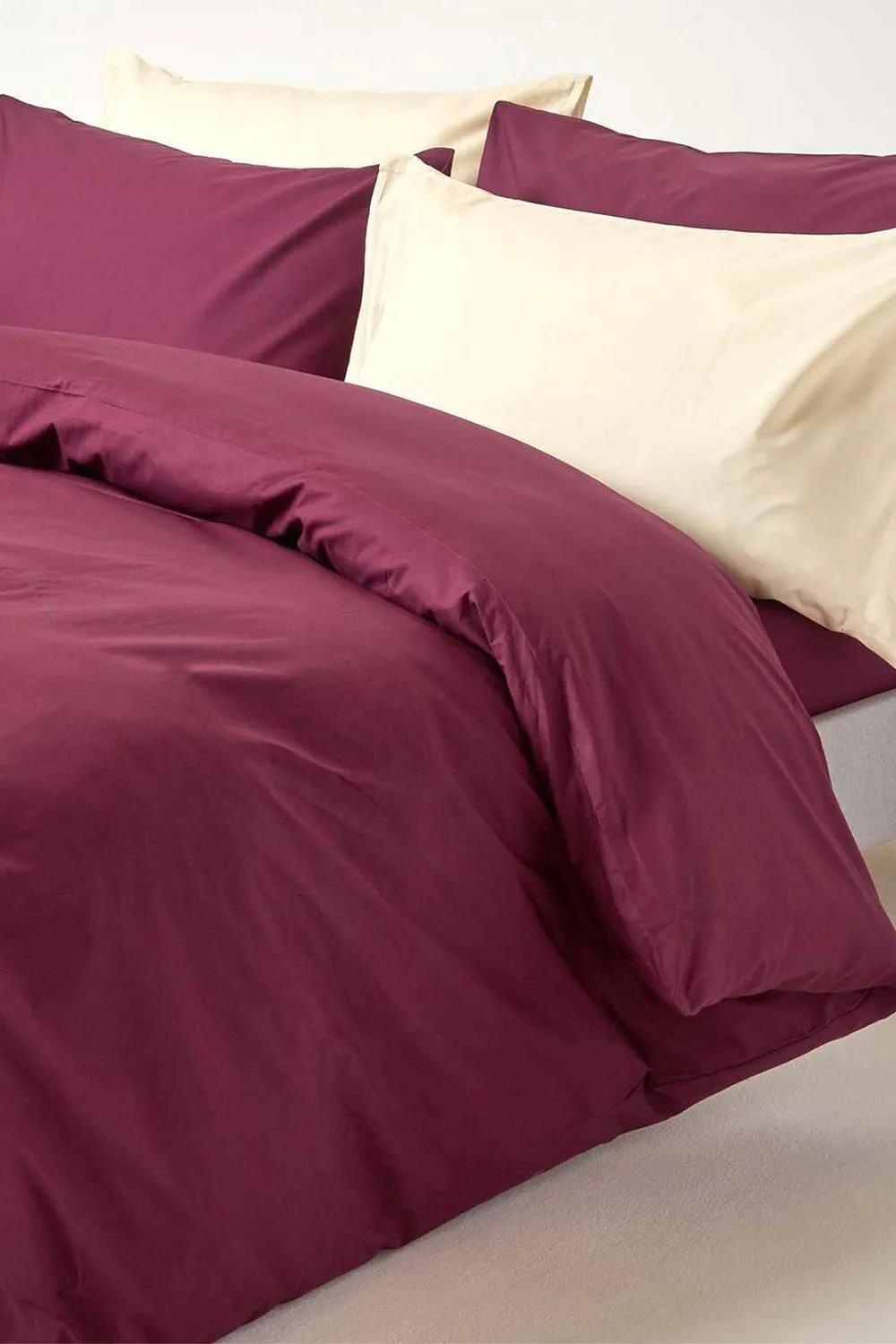 Homescapes Egyptian Cotton Duvet Cover with Pillowcase, 200 TC in Plum 5