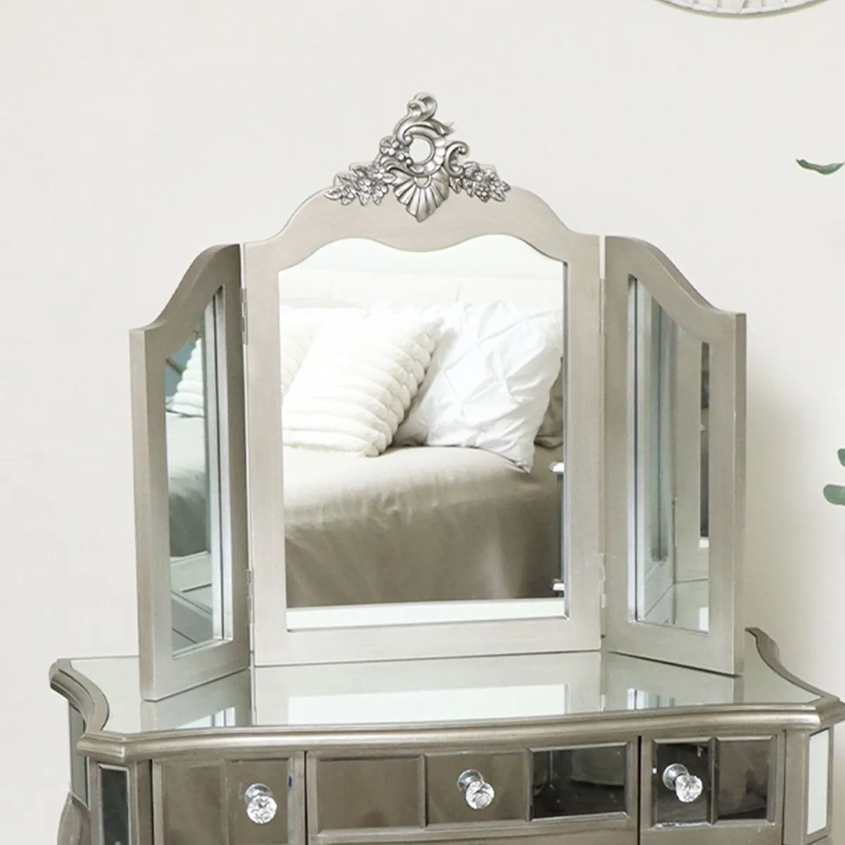 Melody Maison Mirrored Dressing Table & Vanity Mirror - Tiffany Range in Metallic Silver 6