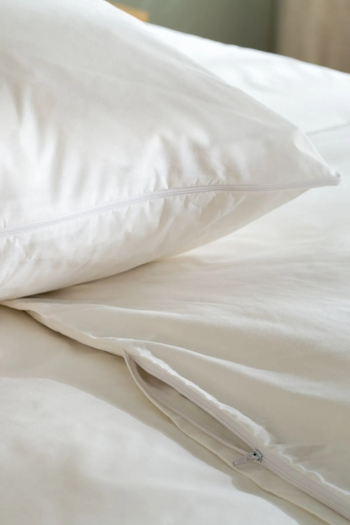 Soak&Sleep Water Repellent Pillow Protector Pair in White 4
