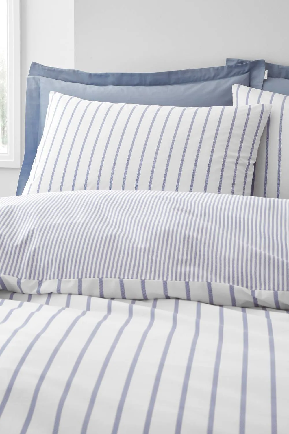 Bianca 'Hampton Stripe' 200 Thread Count Cotton Reversible Duvet Cover Set in Blue 3