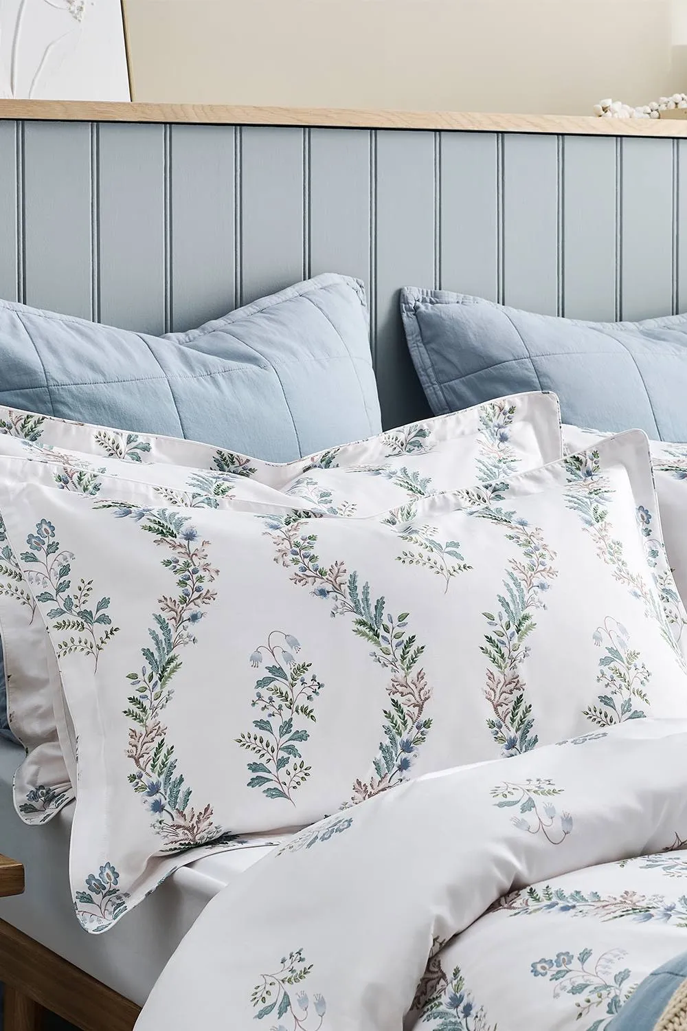 CHRISTY 'Eversham' Floral Reversible Cotton Sateen Duvet Cover Set in Blue 5