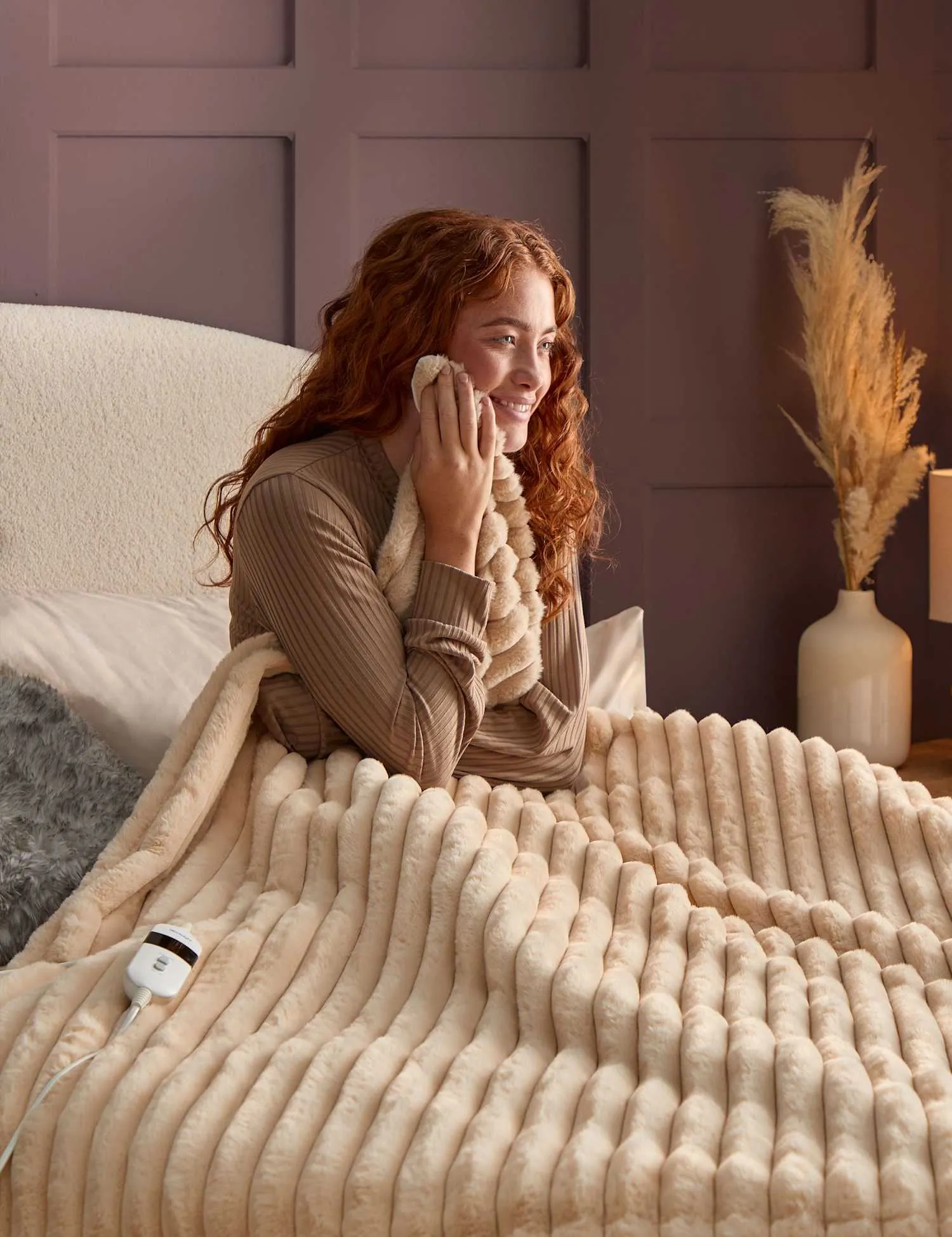 Silentnight Faux Fur Heated Throw Natural