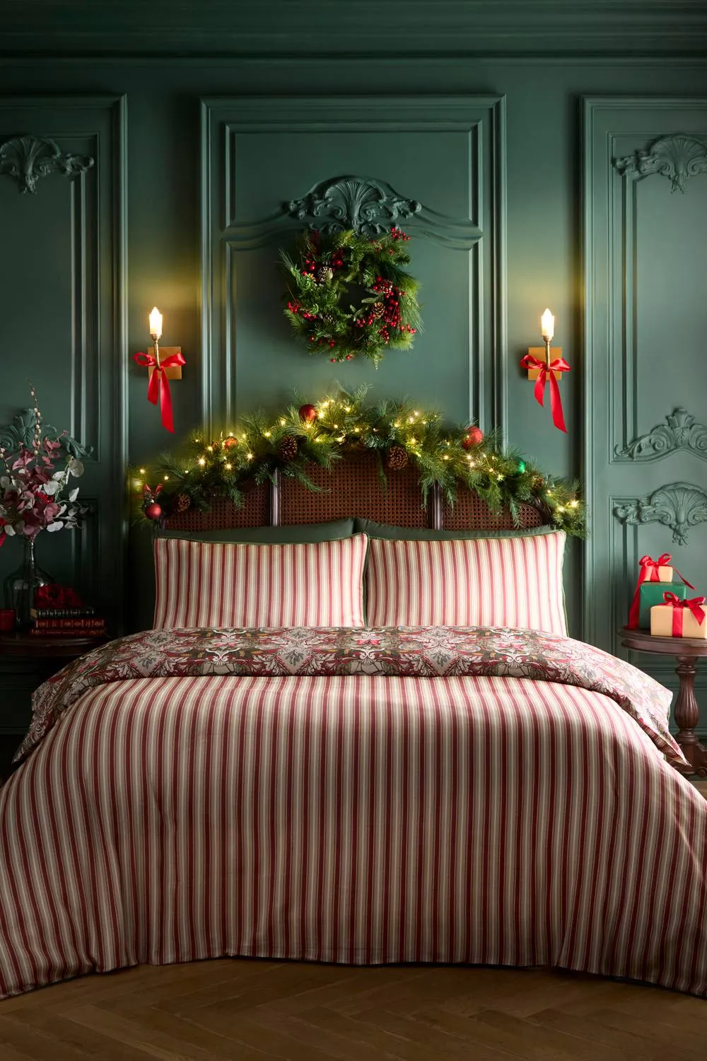 Laurence Llewelyn-Bowen 'Festive Robin' 100% Cotton Duvet Cover Set in Red 4