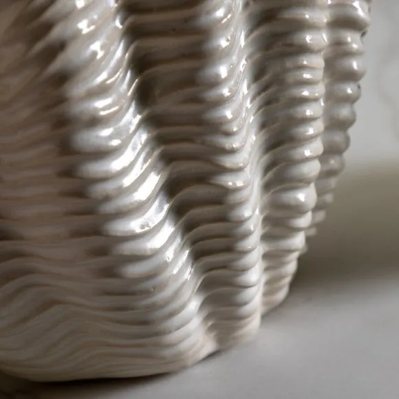 Gallery Direct Clam Vase Large Reactive White 370x165x225mm, White 2