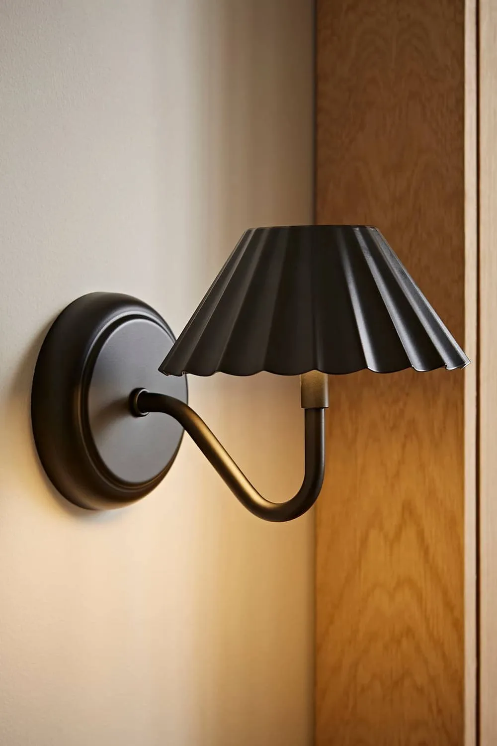 ValueLights Avery Portable Rechargeable Easy Fit Wall Light Fitting in Black