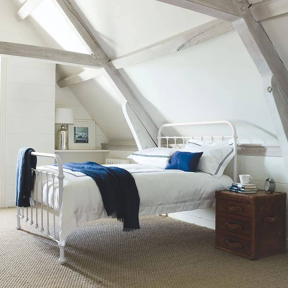 Oliver Bed, Small Double - Porcelain White