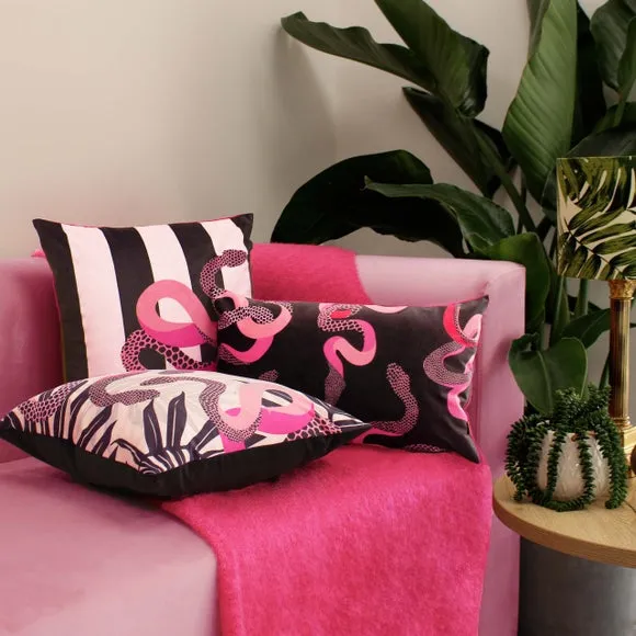 Furn. Serpentine Black Square Velvet Cushion 6