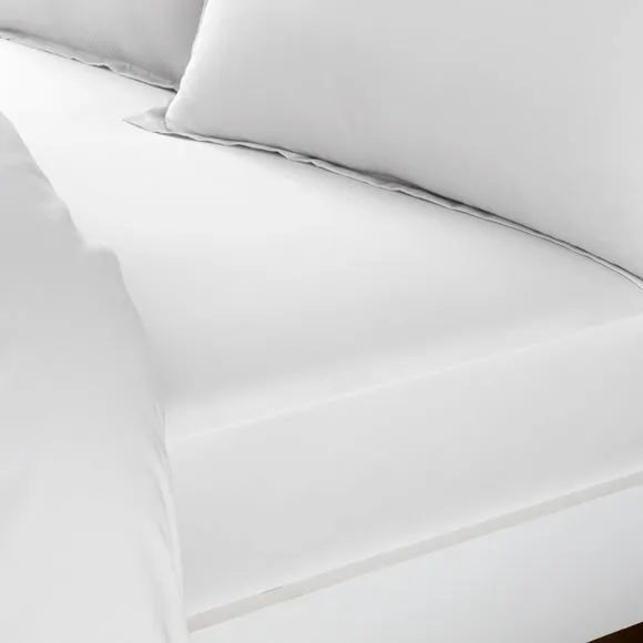Hotel Cotton Sateen 400 Thread Count Grip Fitted Sheet 1