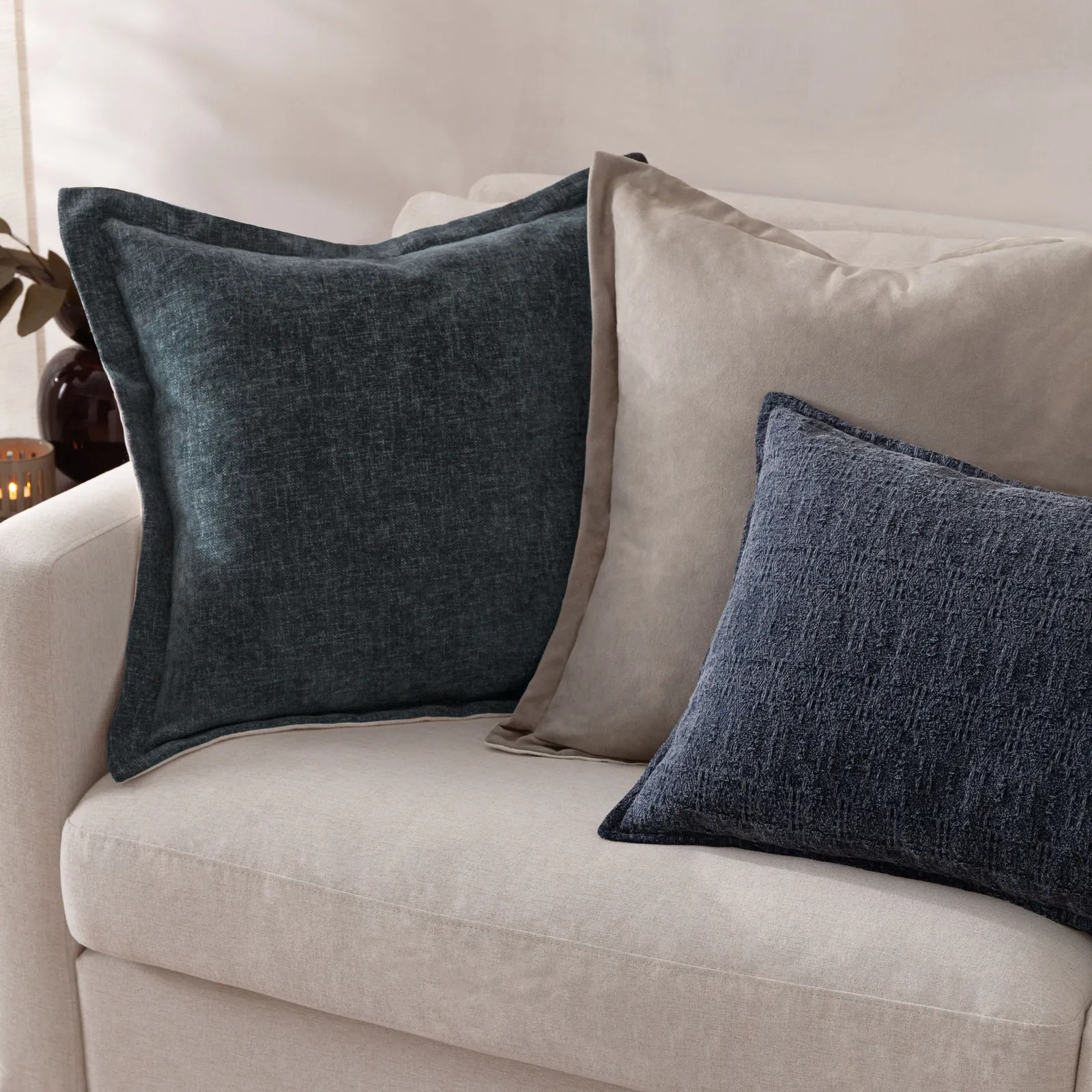 Yard Dune Velvet Chenille Cushion in Dark Blue 6