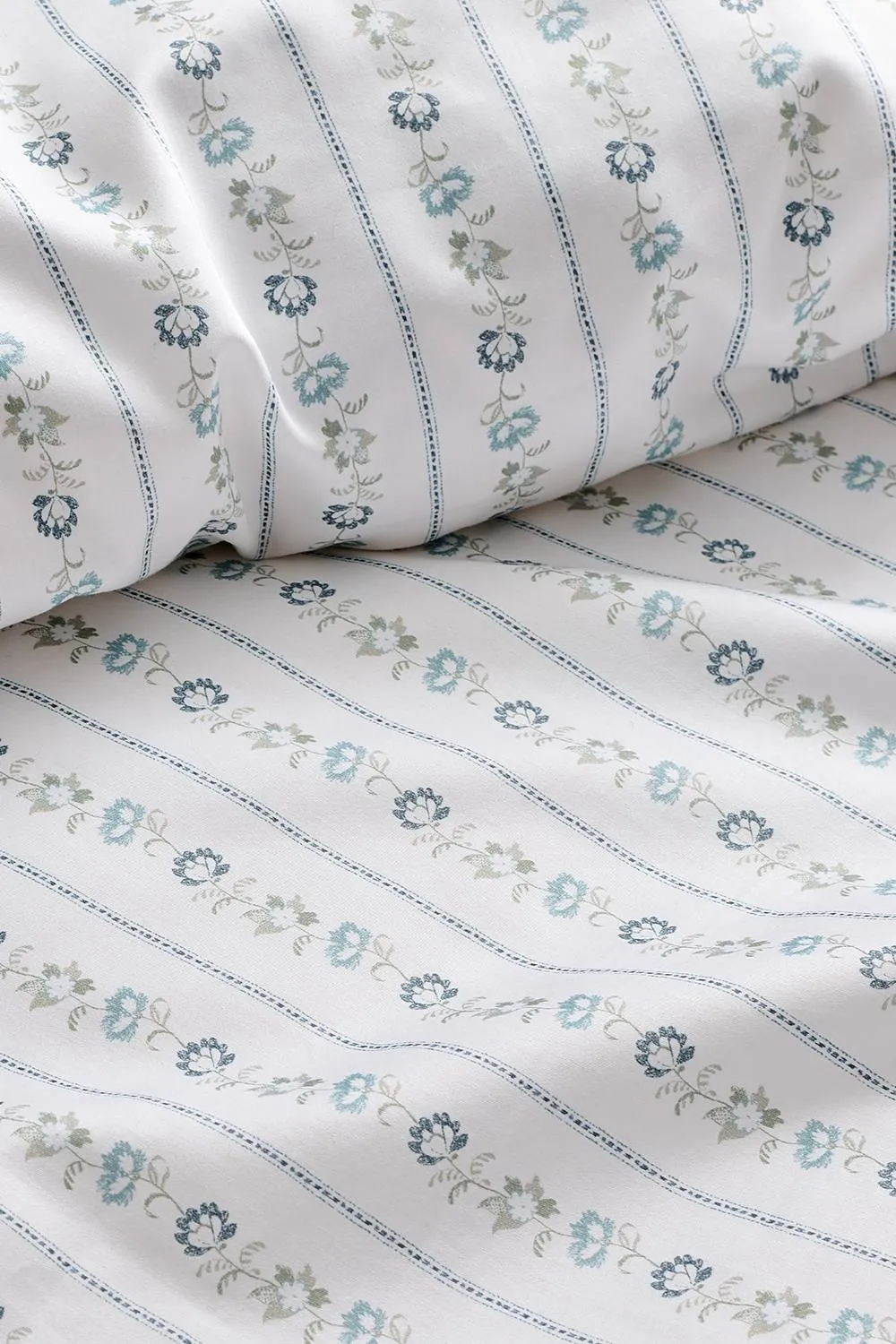 CHRISTY 'Rosamund' Botanical Cotton Sateen Duvet Cover Set in White 4