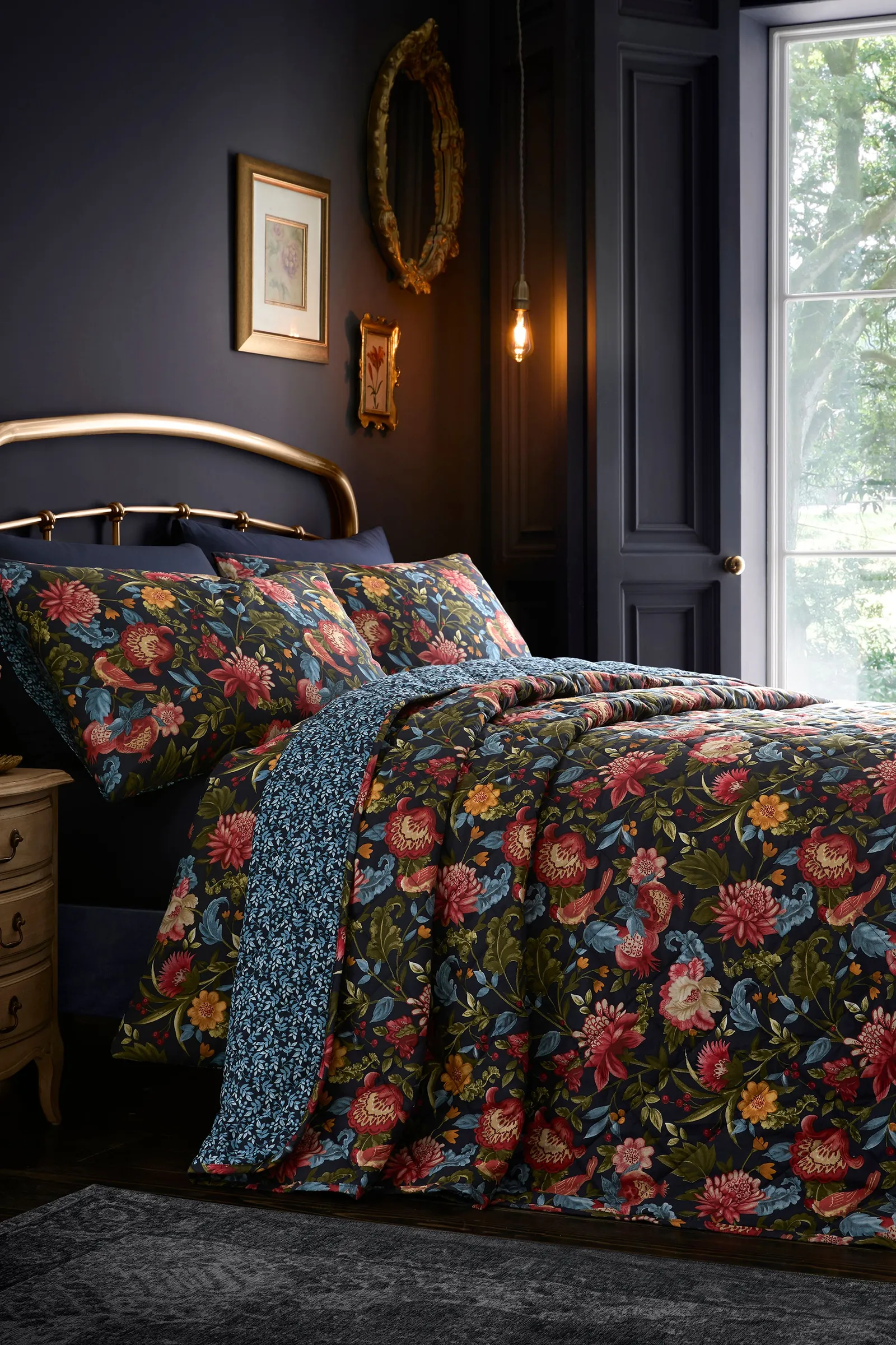 Dreams & Drapes 'Bejewelled' 100% Cotton Quilted Bedspread in Navy