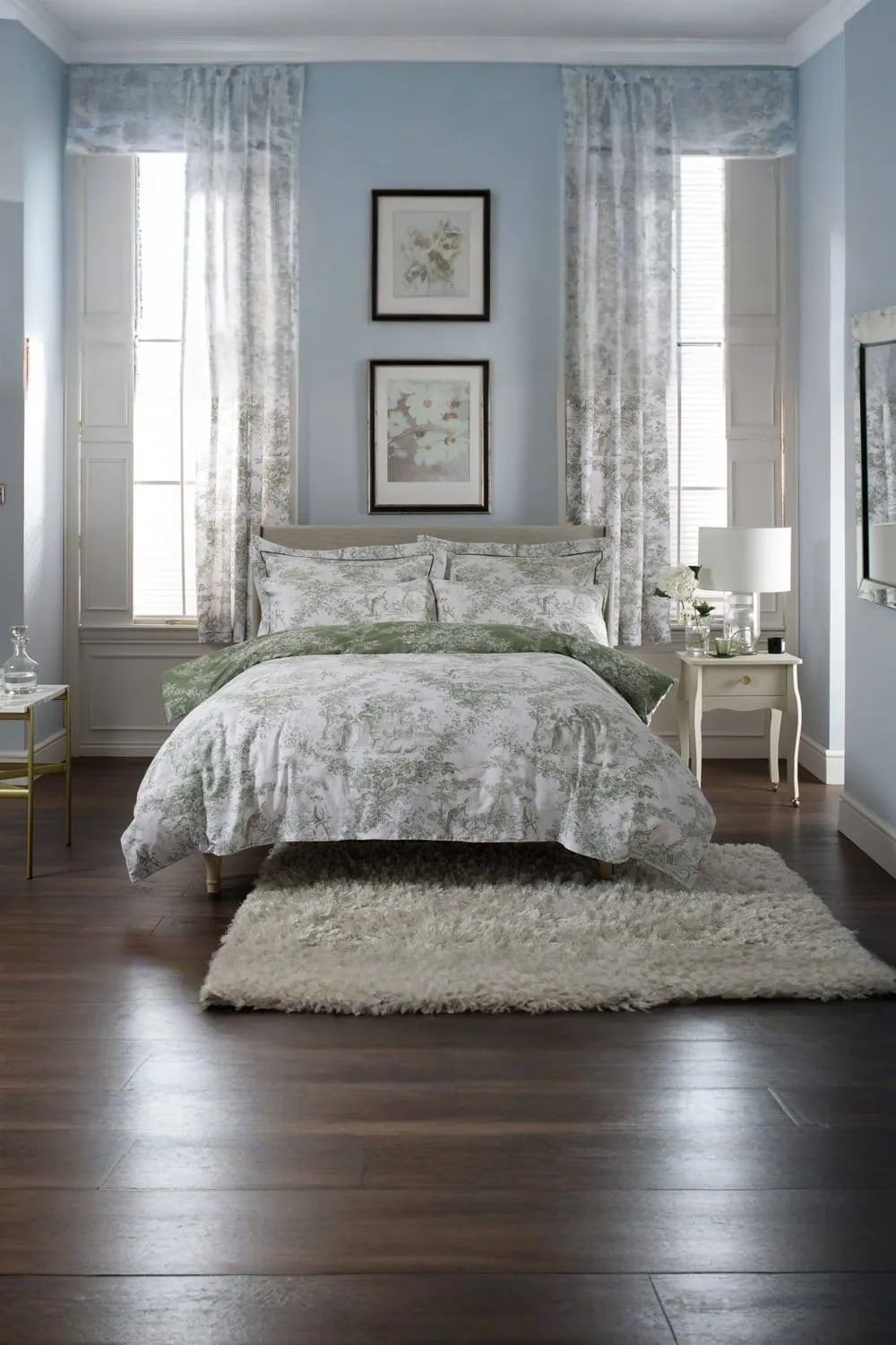 The Lyndon Company Toile De Jouy 100% Cotton Duvet Set With Classic Scenic Print in Light Green