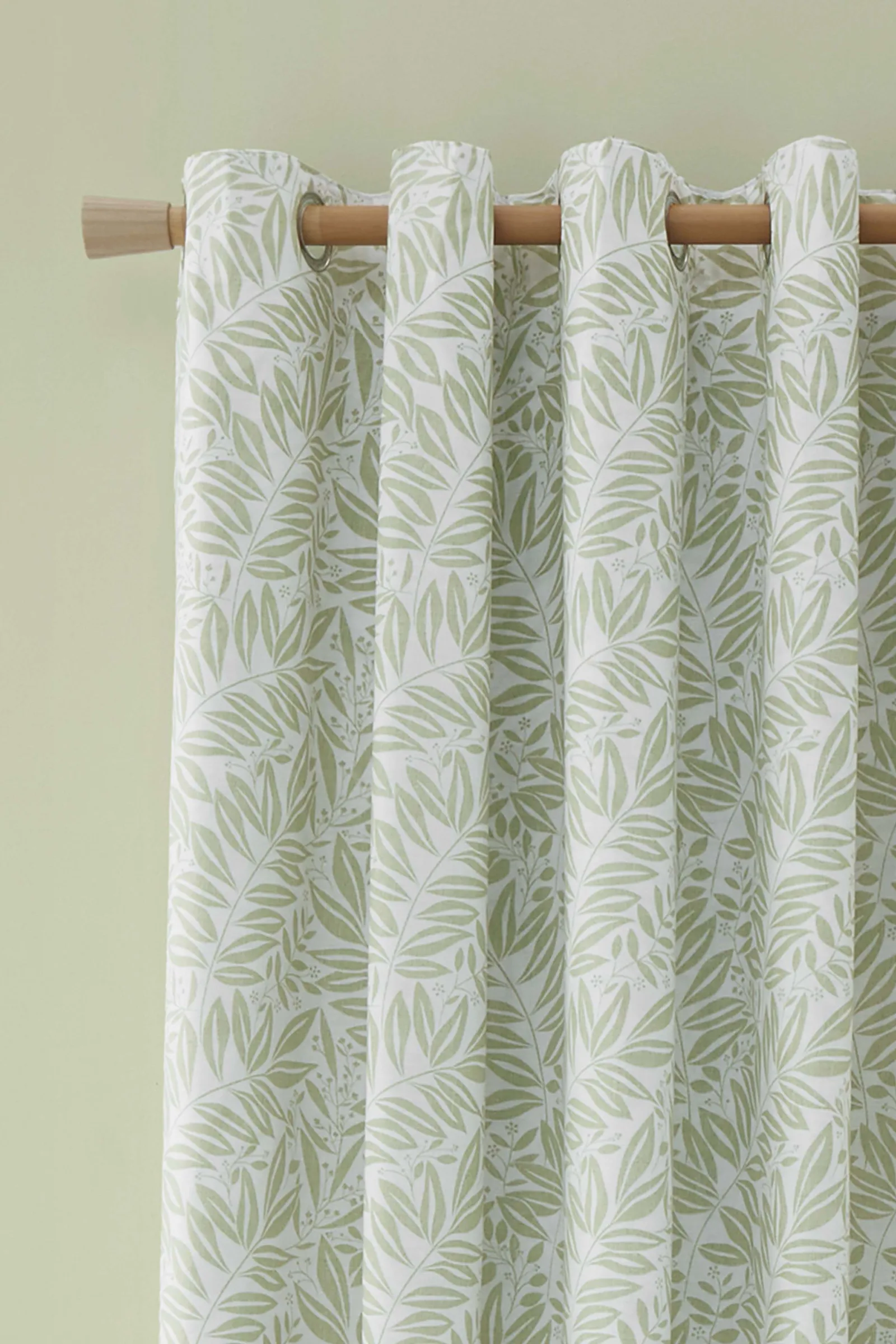 Catherine Lansfield 'Sorrel Leaf' Fully Reversible Eyelet Curtains in Green 4