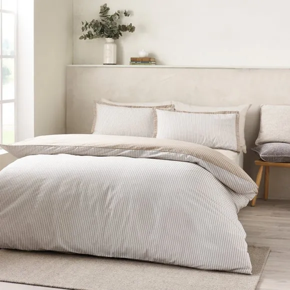 Catherine Lansfield Oxford Pinstripe Polycotton Duvet Cover & Pillowcase Set 1