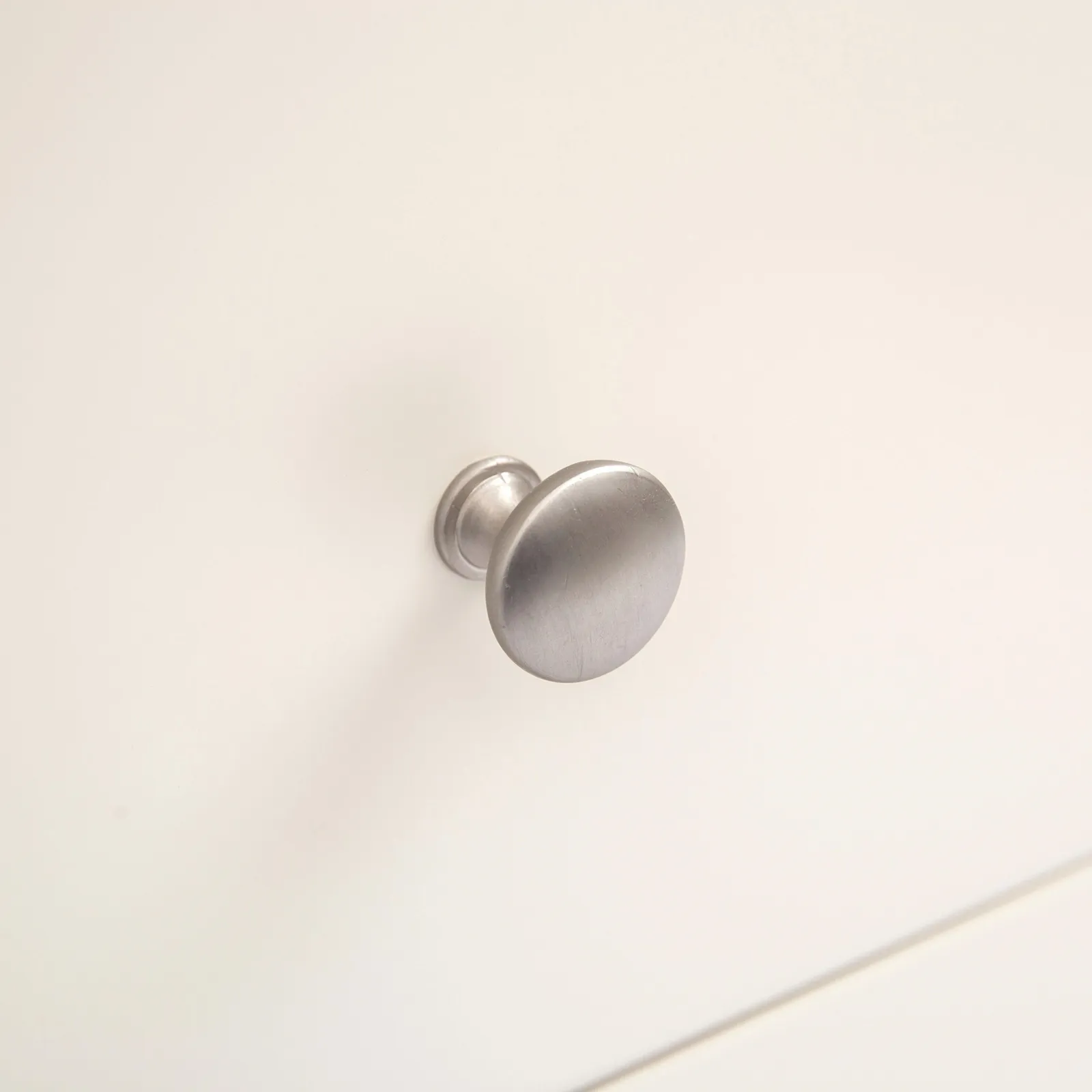 Cabinet Bits Maggiori 5 Drawer Narrow Chest of Drawers Chrome Knob in Off-White 6