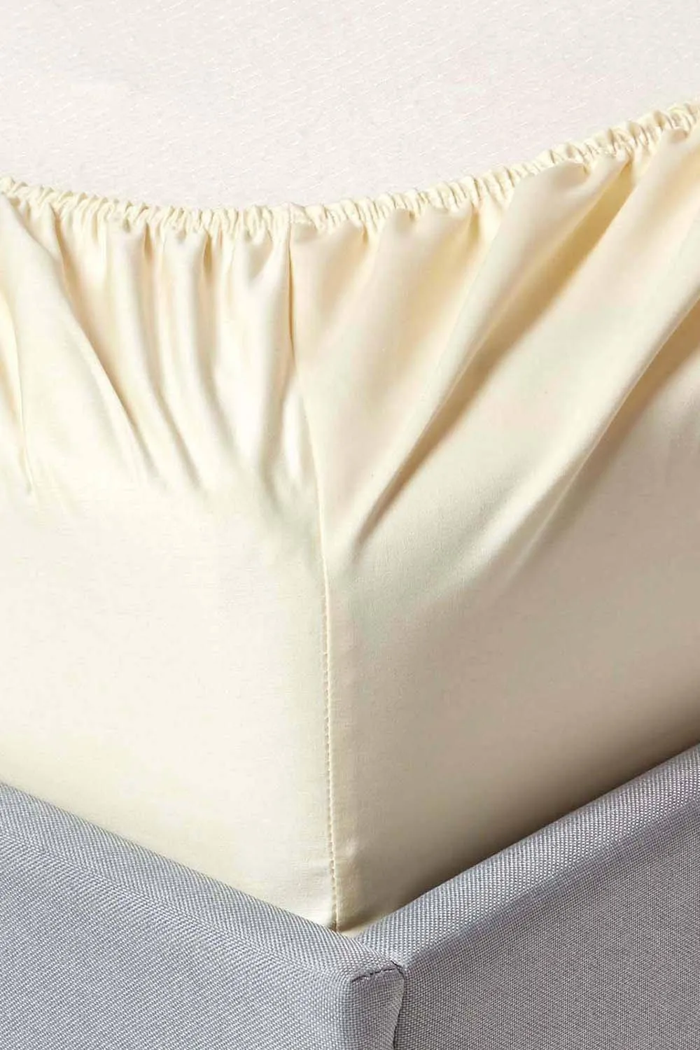 Homescapes Egyptian Cotton Fitted Sheet 12 inch 1000 Thread Count in Cream 2