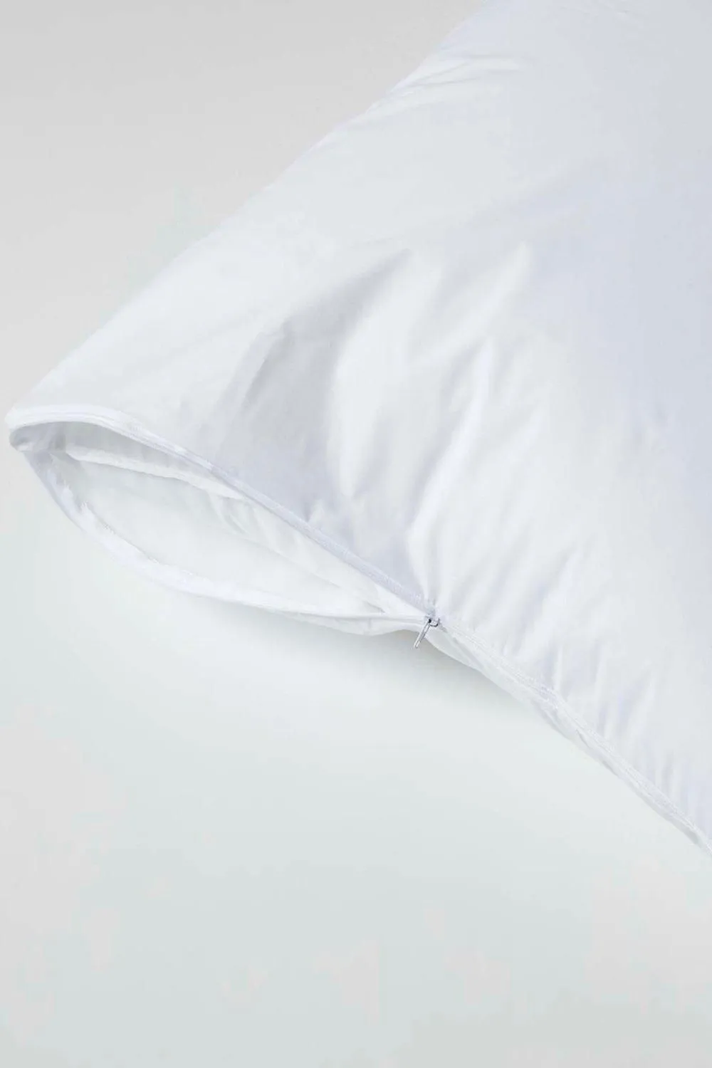 Homescapes Waterproof Pillow Protectors 80 x 80 cm, Pack of 4 in White 4