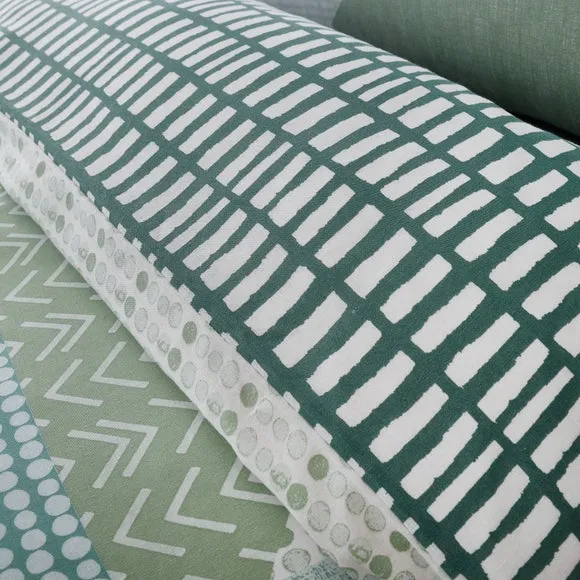 Catherine Lansfield Larsson Geo Reversible Duvet Cover and Pillowcase Set 4