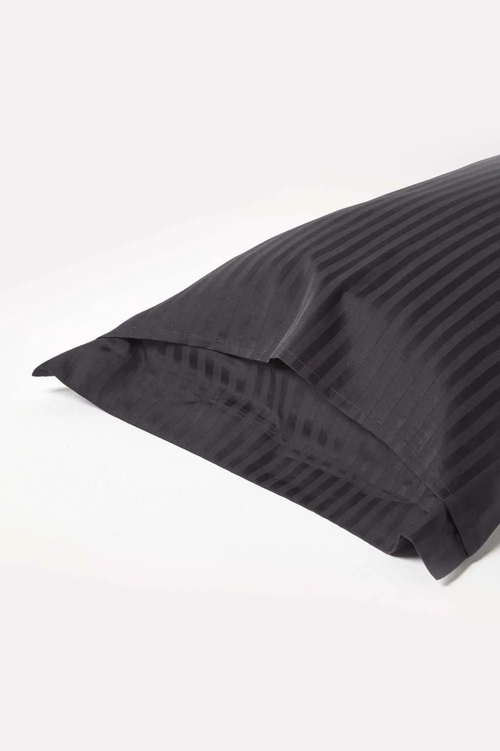 Homescapes Egyptian Cotton Ultrasoft King Size Oxford Pillowcase 330 TC in Black 3