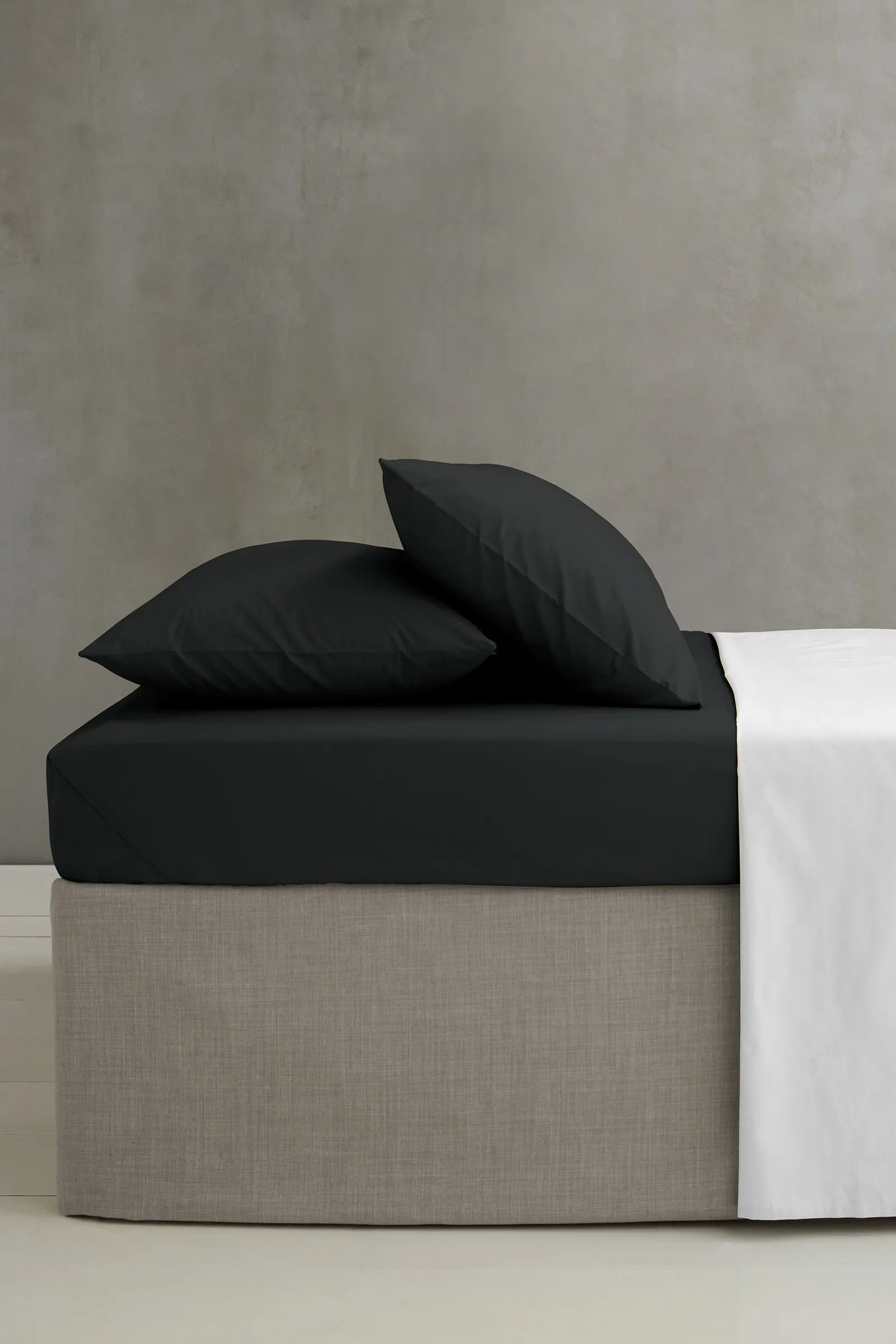 Catherine Lansfield 'Easy Iron Percale' Standard Pillowcase Pair in Black 2