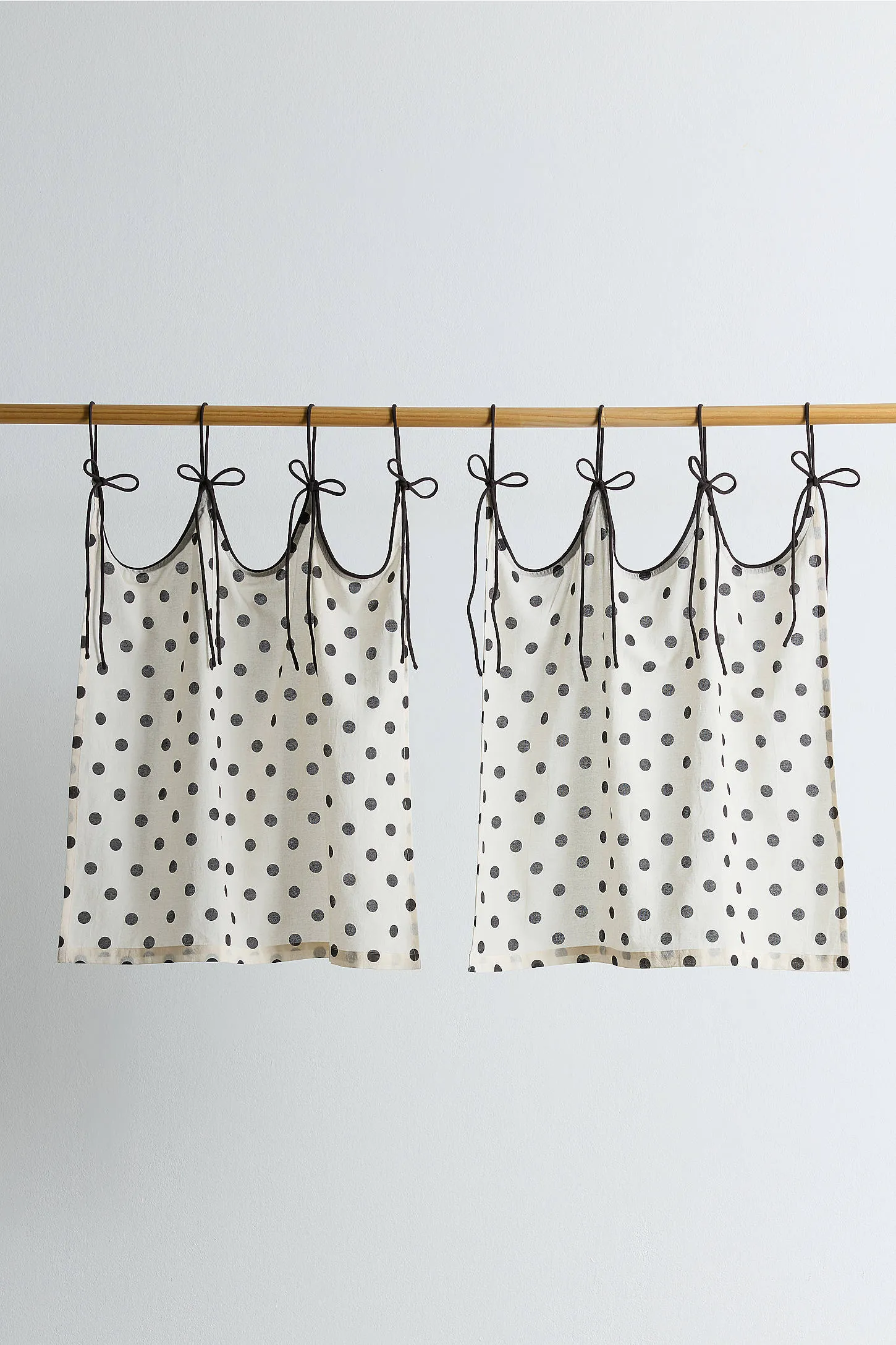 Polka Dot Scallop Cafe Curtains - Black/White 2