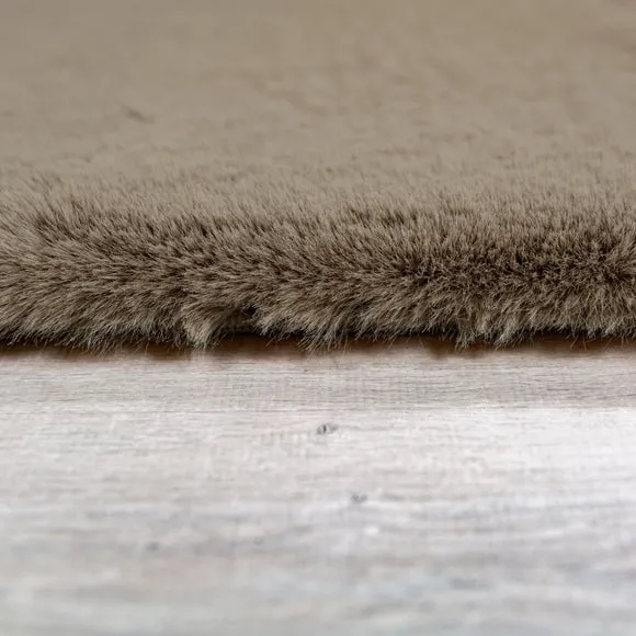 Ivy Luxury Supersoft Faux Fur Rug 4