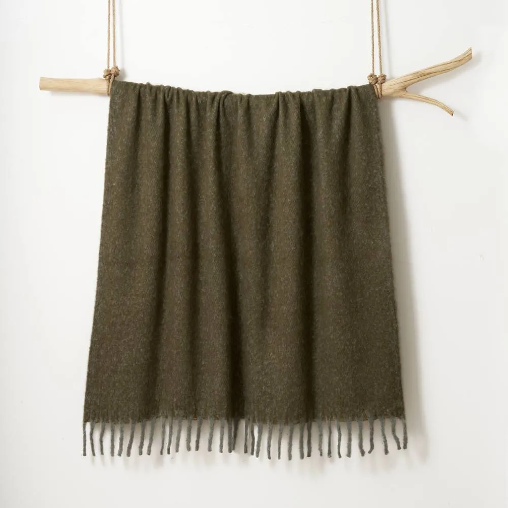 Allure Bath Fashions Aisling Super Soft Faux Fur Tasselled Sofa Throw Blanket in Green