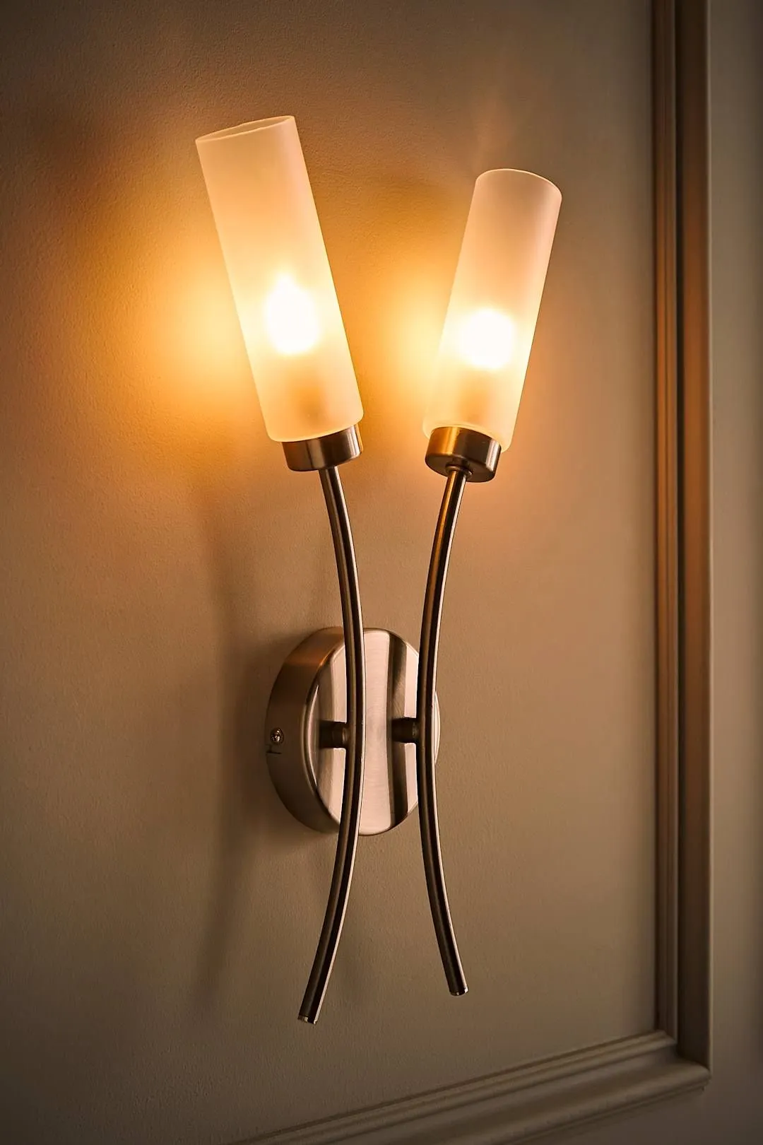 ValueLights Maya 2 Way Curved Upright Reed Shaded Wall Light in Silver 2