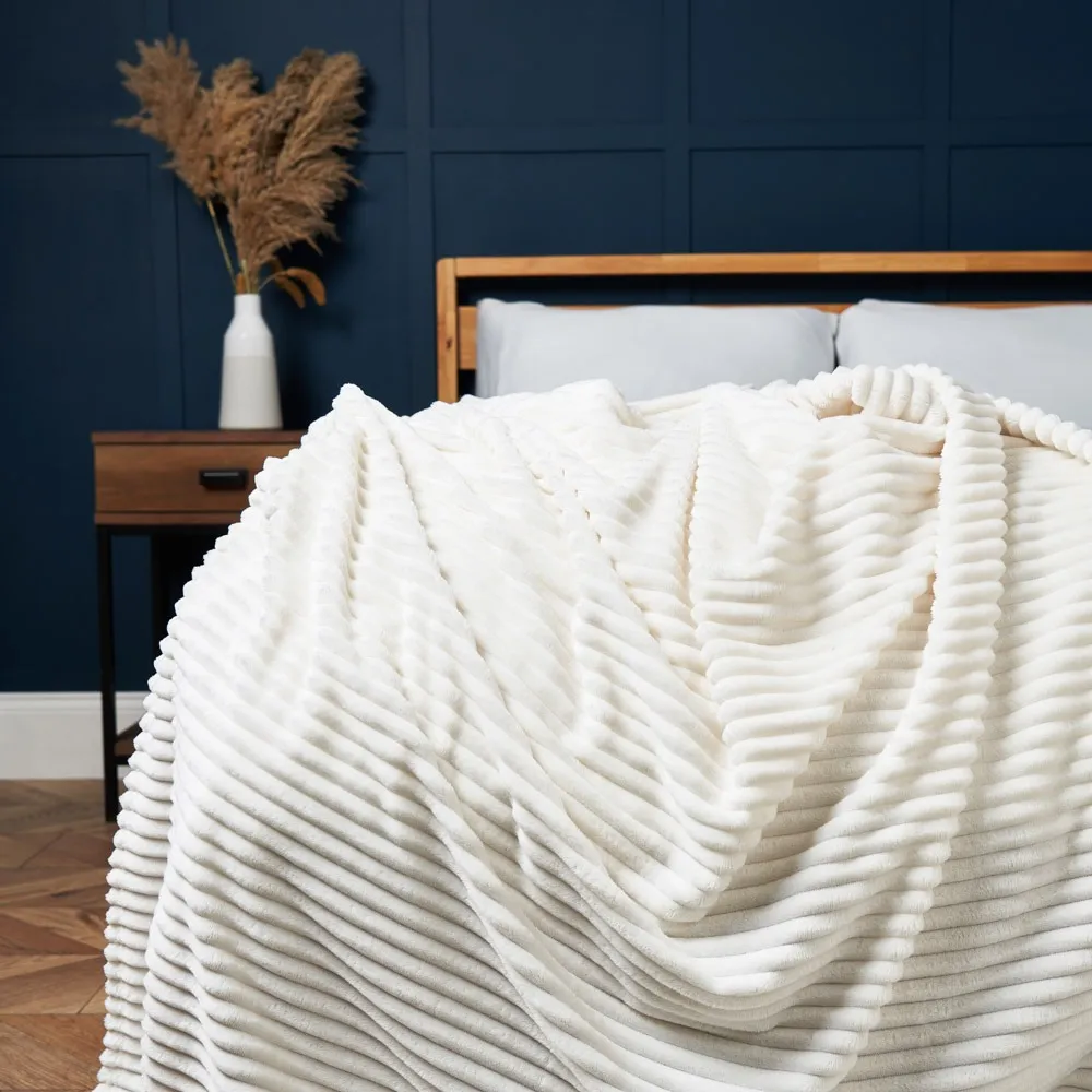 Luxury Ribbon Velvet Throw, Cream 1