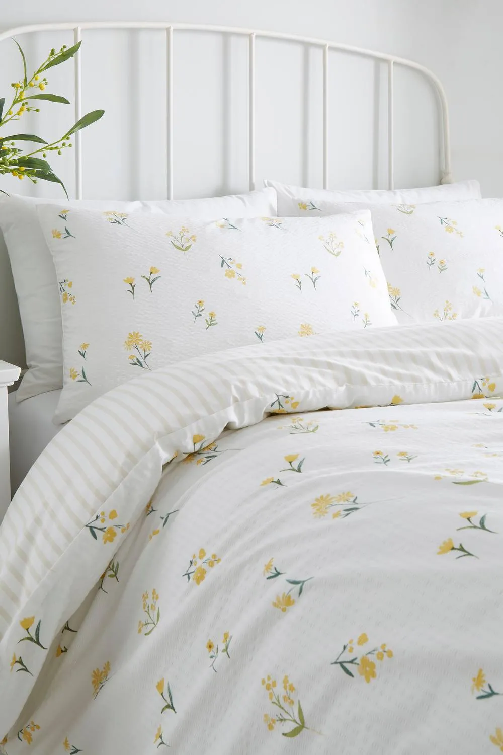 Dreams & Drapes 'Ditsy Floral Seersucker' Textured Duvet Cover Set in Yellow 2