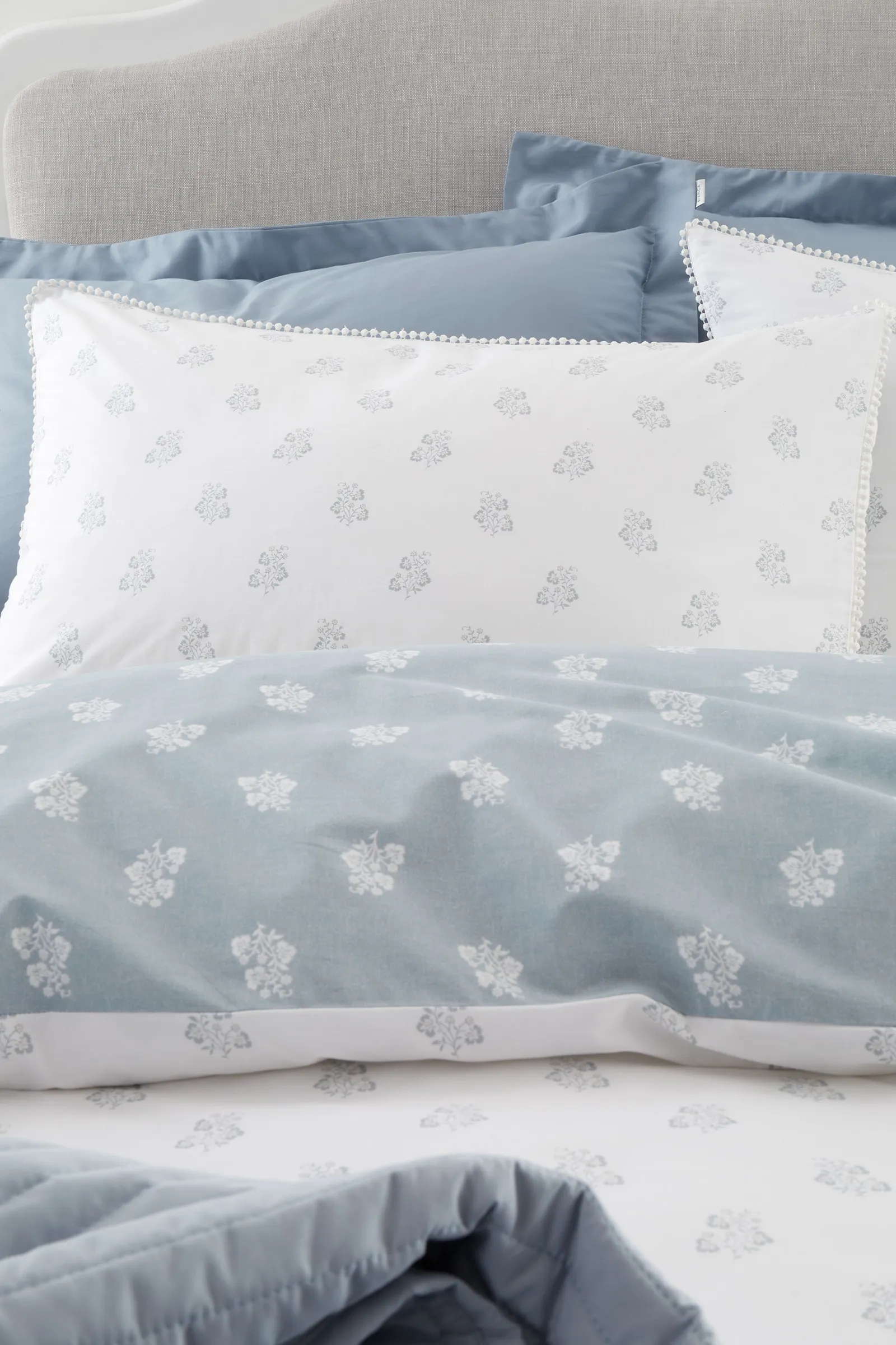 Bianca Esme Floral 200 Thread Count Cotton Reversible Duvet Cover Set in Blue 3