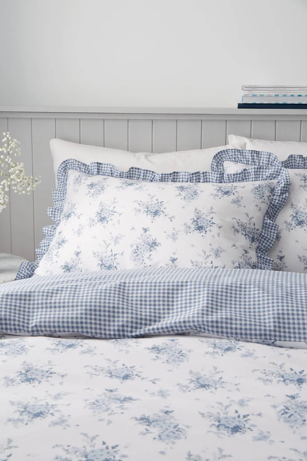 Catherine Lansfield 'Lucie Floral Frill' Reversible Duvet Cover Set in White 2