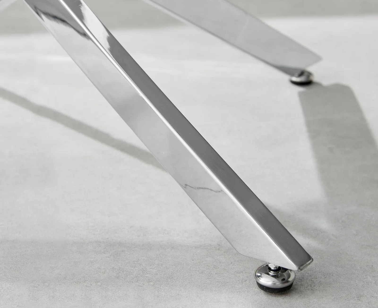 FurnitureboxUK Novara Round Glass Coffee Table with Angled Starburst Metal Legs for Modern Glam Minimalist Living Room in Silver 3