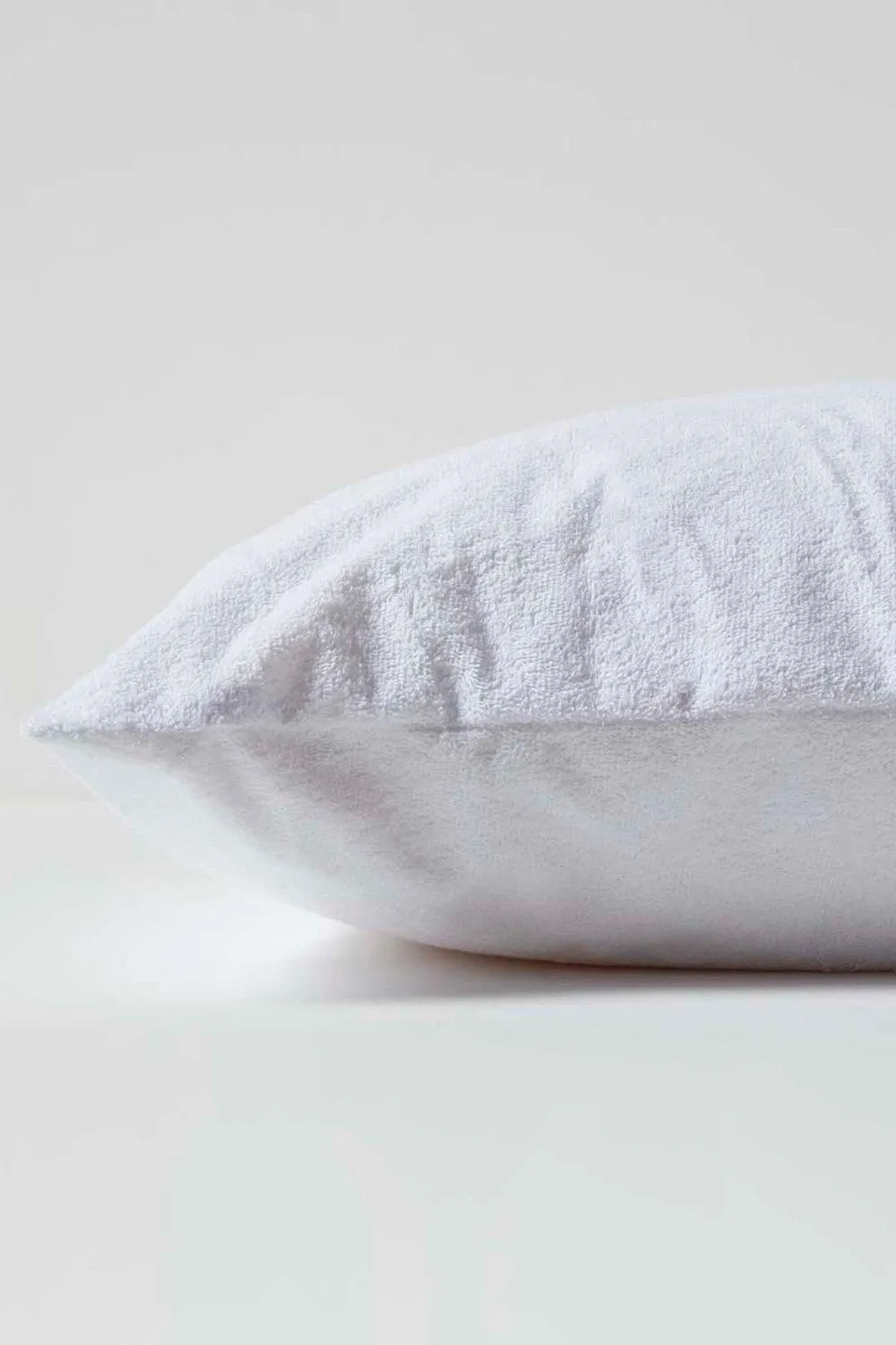 Homescapes Terry Towelling Waterproof Pillow Protectors 60 x 60 cm, Pack of 4 in White 3