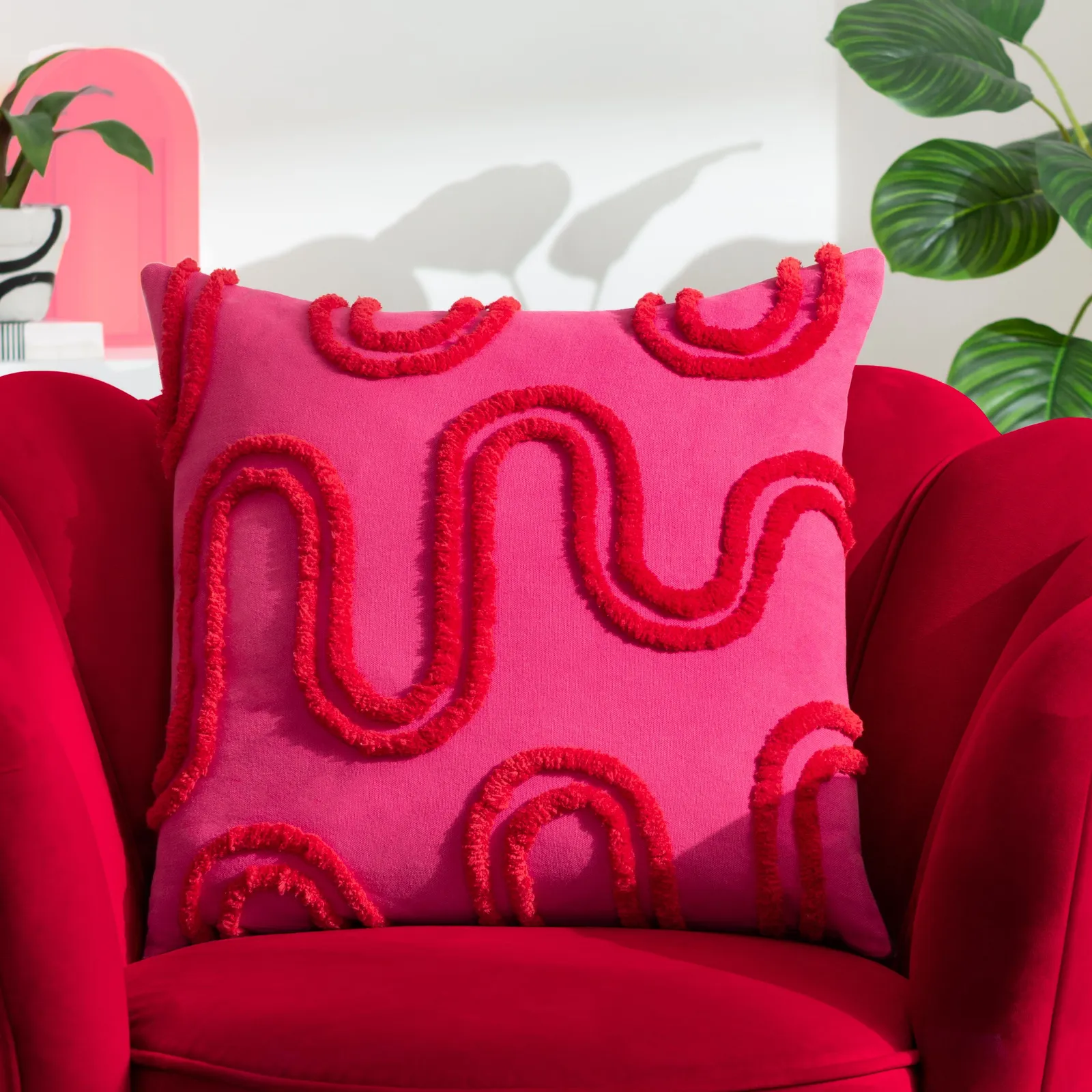 Heya Home Archie Abstract Tufted Cushion in Pink