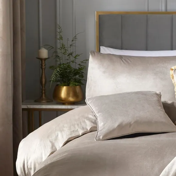 Laurence Llewelyn-Bowen Montrose Duvet Cover and Pillowcase Set 4