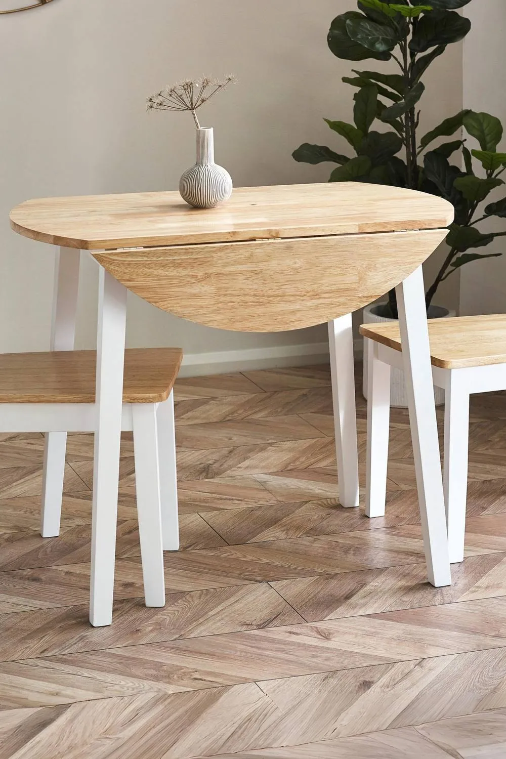 Julian Bowen Linwood Round 2-4 Seater Drop Leaf Dining Table in Light Oak