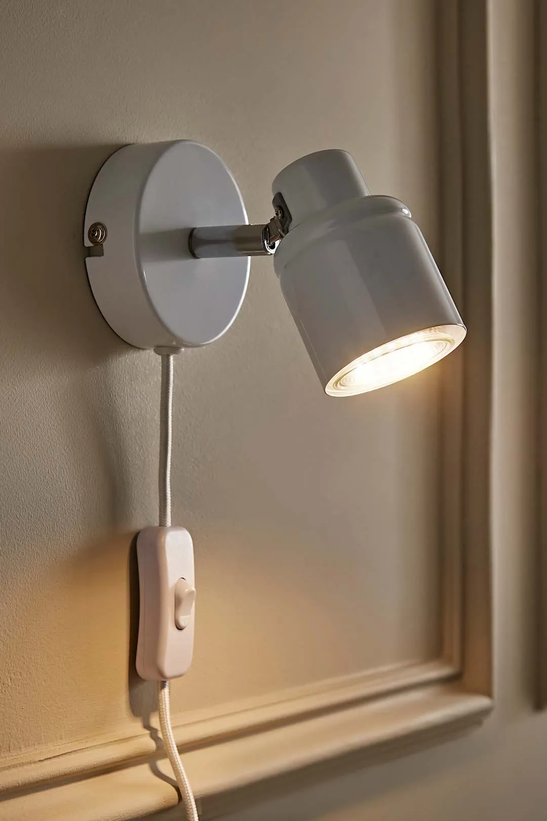 ValueLights Benton Single Adjustable Plug In Spotlight Wall Light in Silver 1