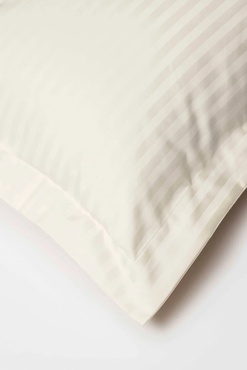 Belledorm Hotel Suite Satin Stripe 540 Thread Count Oxford Pillowcase in Ivory 1
