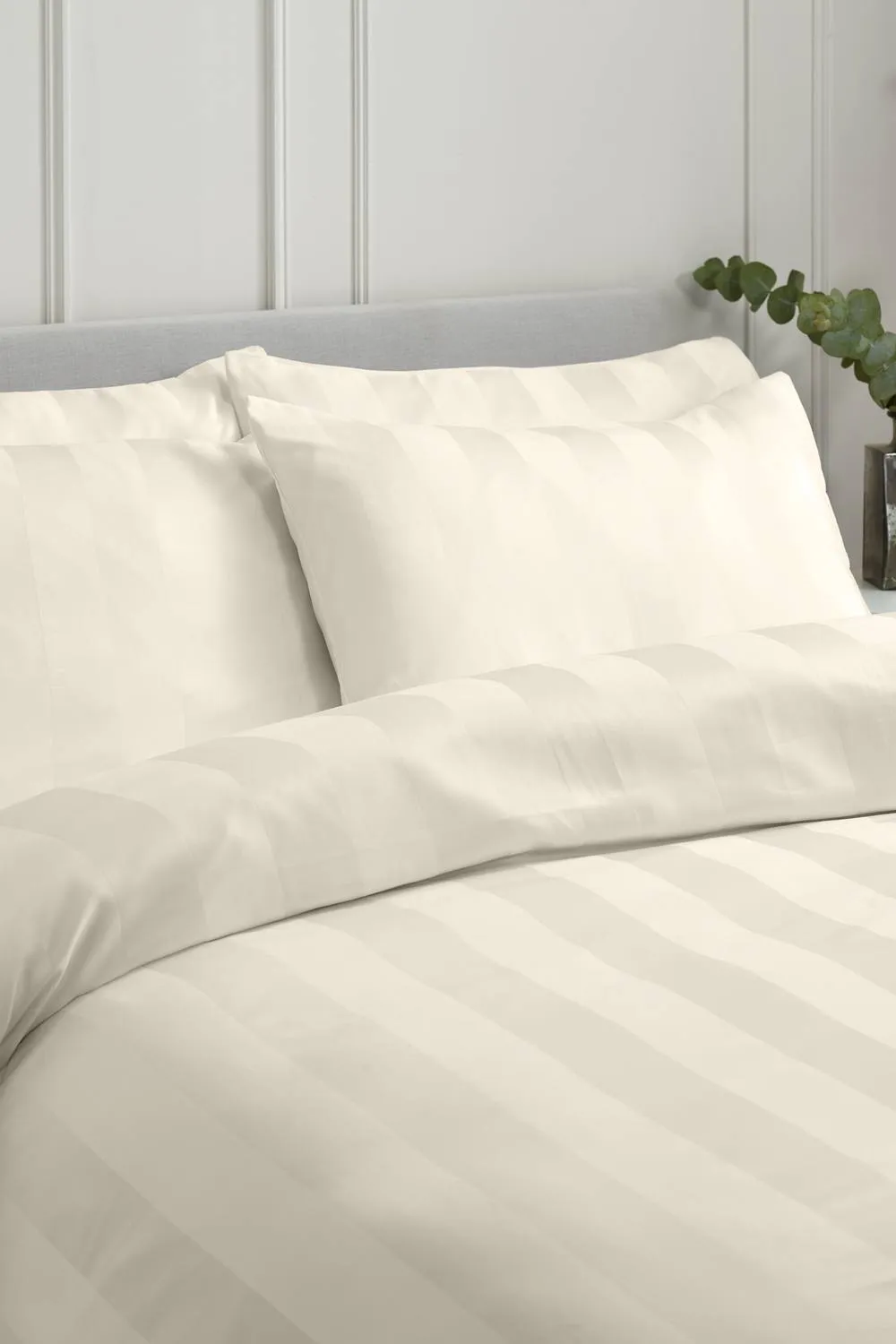 Catherine Lansfield 'So Soft Satin Stripe' Standard Pillowcase Pack of 4 in Cream