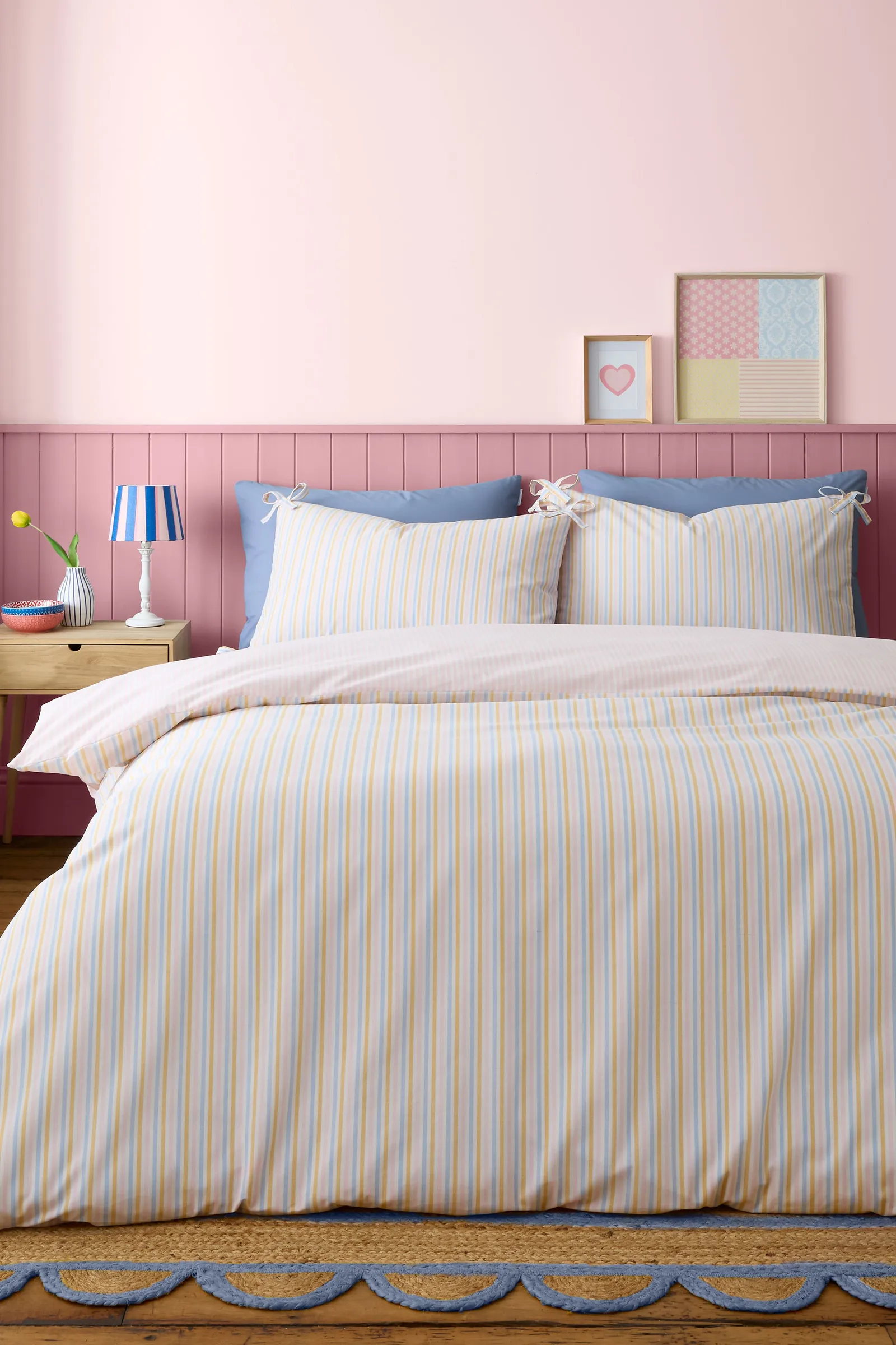 Catherine Lansfield 'Brighton Stripe' Bow Trim Duvet Cover Set