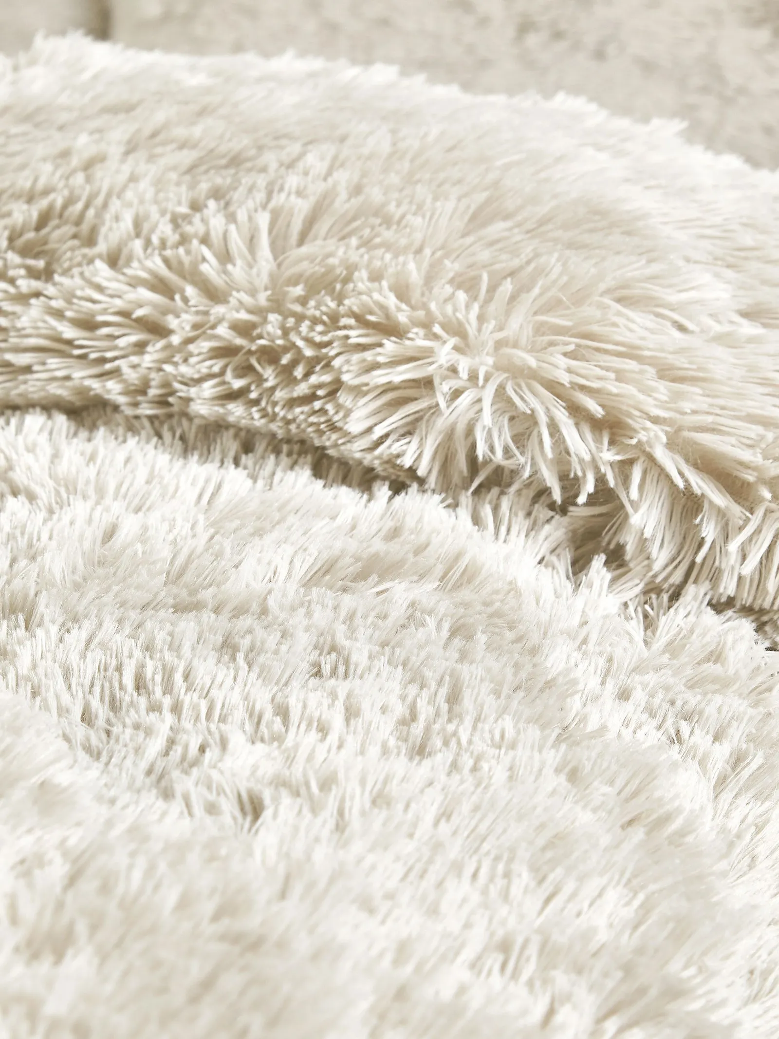 Catherine Lansfield 'Cuddly' Faux Fur Duvet Set in Cream 3