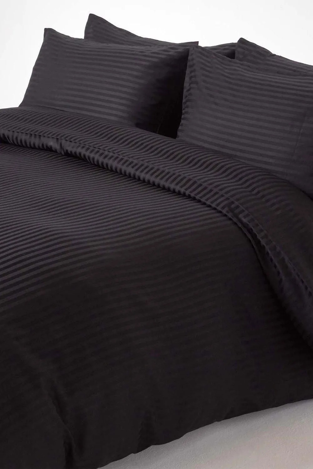 Homescapes Egyptian Cotton Stripe Duvet Cover & Pillowcase 330 TC in Black