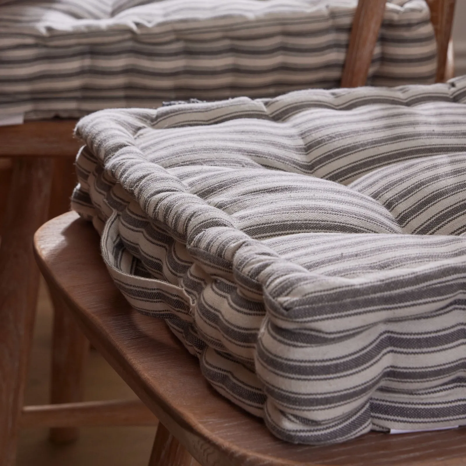 Dibor Set of 4 Grey Striped Indoor Dining Chair Seat Pad Box Cushions L40cm x W40cm 5