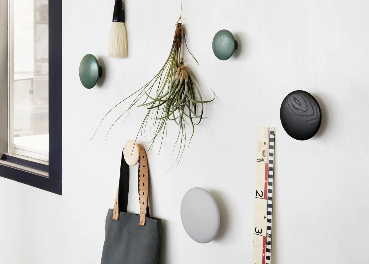 Muuto The Dots Set of 5 Coat Hooks Black 3