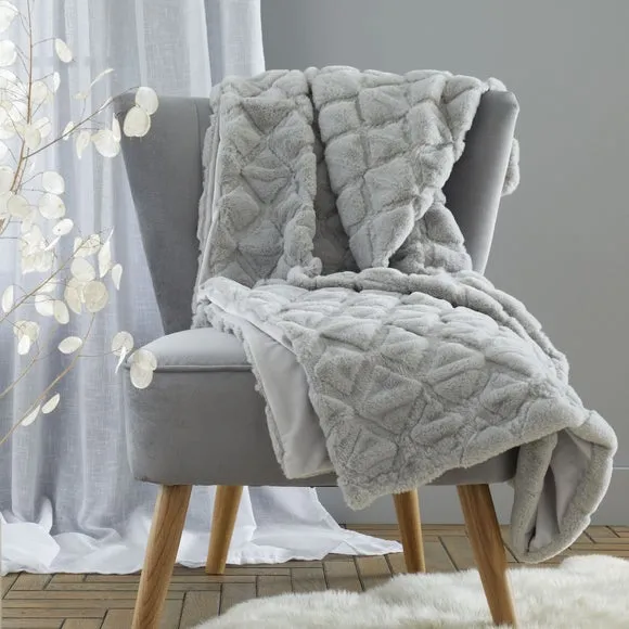 Catherine Lansfield Cosy Diamond 130cm x 170cm Throw Blanket 1