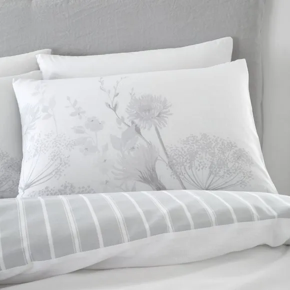 Catherine Lansfield Meadow Sweet Floral Reversible Duvet Cover and Pillowcase Set 2